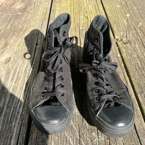 BLACK ON BLACK HIGHTOP CONVERSE